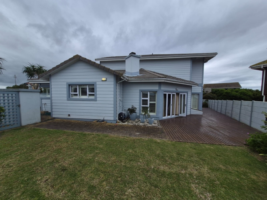 3 Bedroom Property for Sale in Boggomsbaai Western Cape
